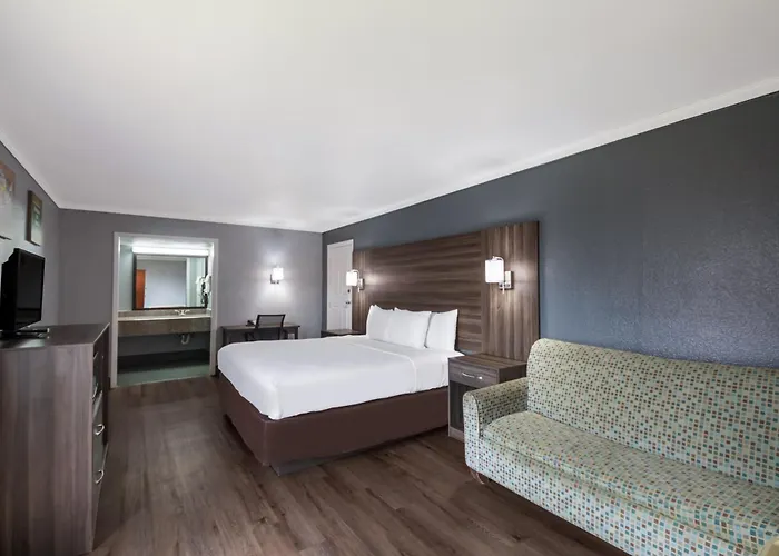 Econo Lodge Near The Domain - The Arboretum