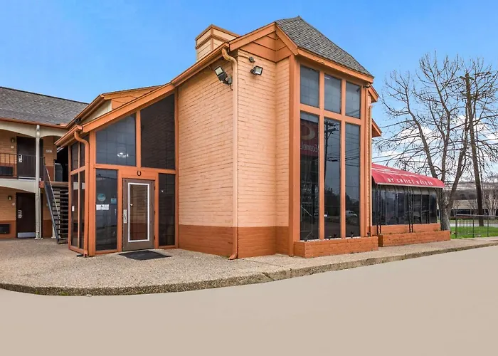 Econo Lodge Near The Domain - The Arboretum