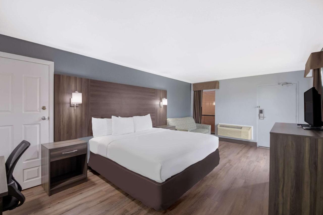Lodge Econo Near The Domain - The Arboretum