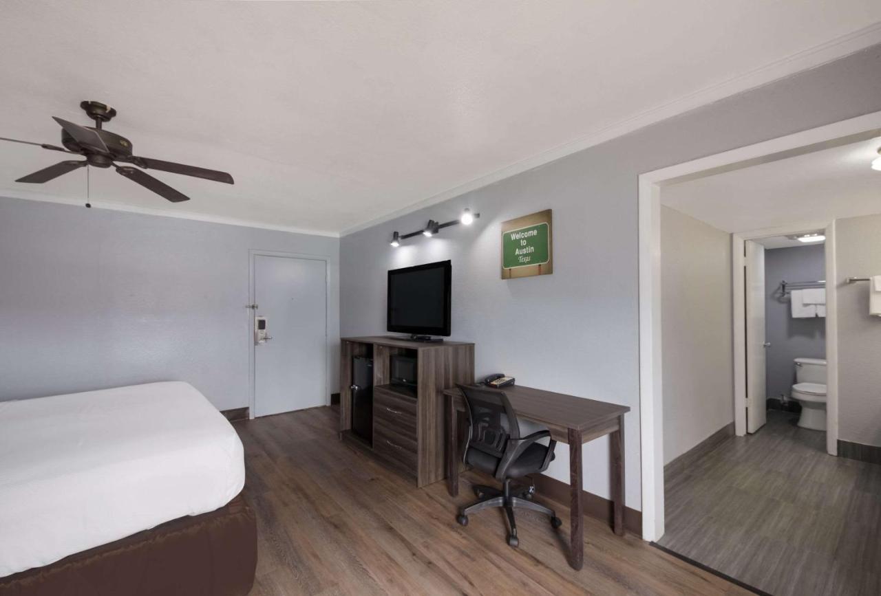 Econo Near The Domain - The Arboretum Lodge *