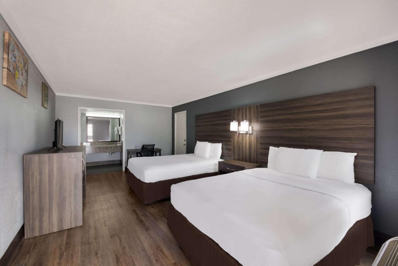 Lodge Econo Near The Domain - The Arboretum