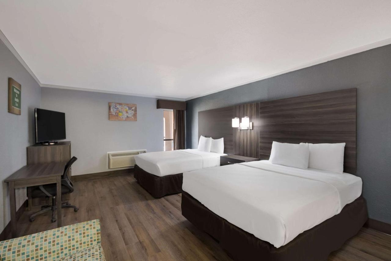 Lodge Econo Near The Domain - The Arboretum *